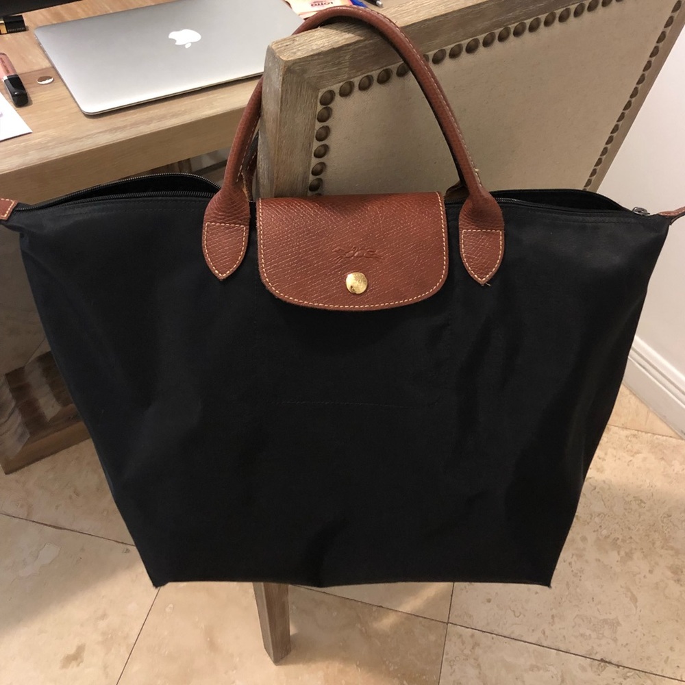 Longchamp Le Pliage Médium black short Handles